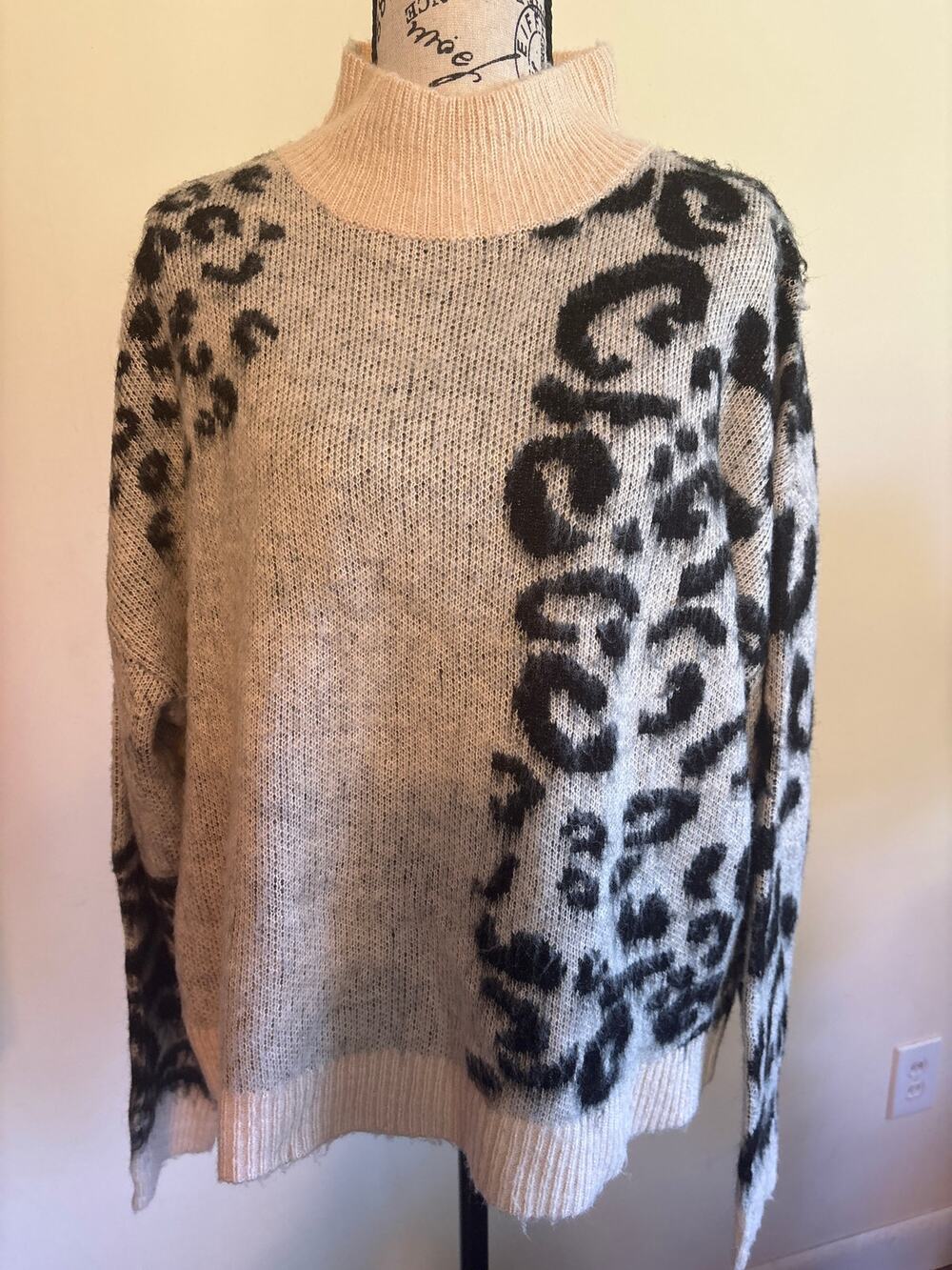 GILLI Animal Print Cream and Black Mock Neck Sweater Sz Med